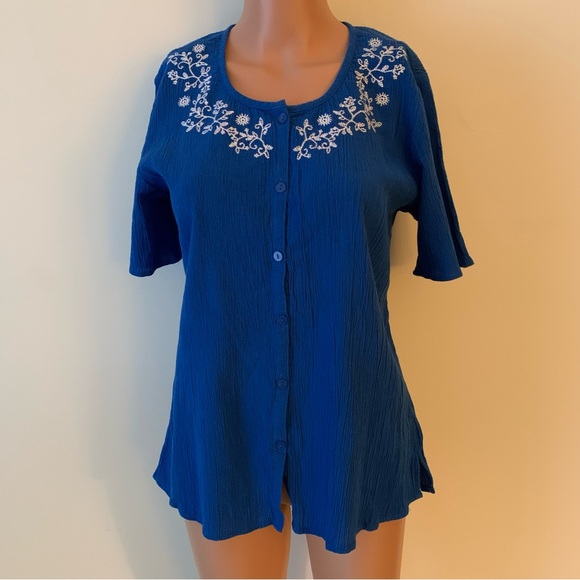 DENIM &CO! Blue 1/2 sleeves shirt w/white thread work around neckline.Bu… - Picture 5 of 9